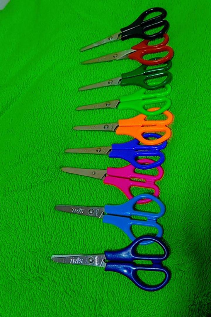 Tesoura Escolar Tris Class Pastel 13 Cm 30 Unidades - Imagem 5